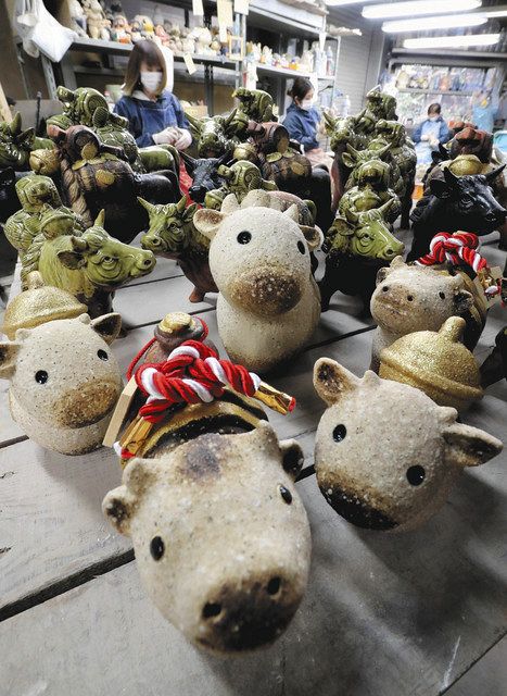信楽焼】牛置物 双芳作 守護牛 干支置物 丑年（丑」の置物作り