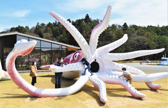 石川】コロナ交付金で「巨大イカ」完成：北陸中日新聞Web
