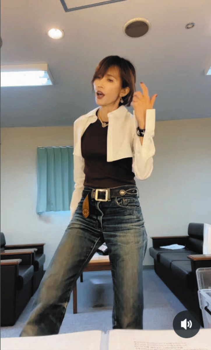 ◇バンドの漏れた音で個人的にリハーサルする工藤静香【写真複数】：中