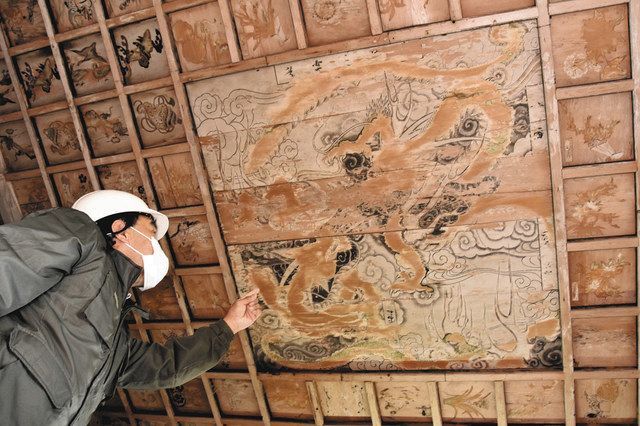 天井画の署名「狩野洞□」 阿智・安布知神社、狩野派の洞雲か洞春作か