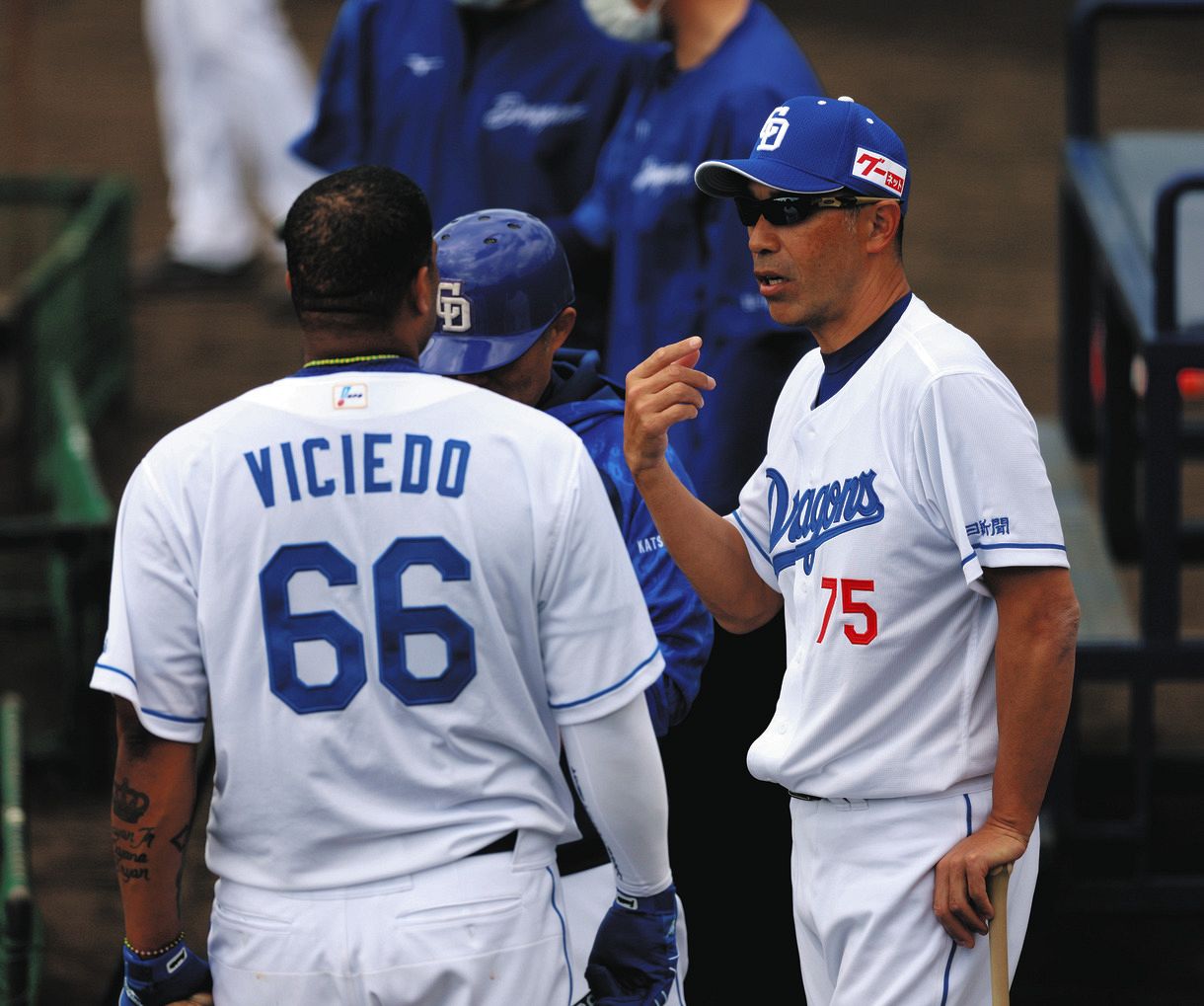 中日】和田一浩新コーチ「競争は始まっている」積極始動のキャンプ初日