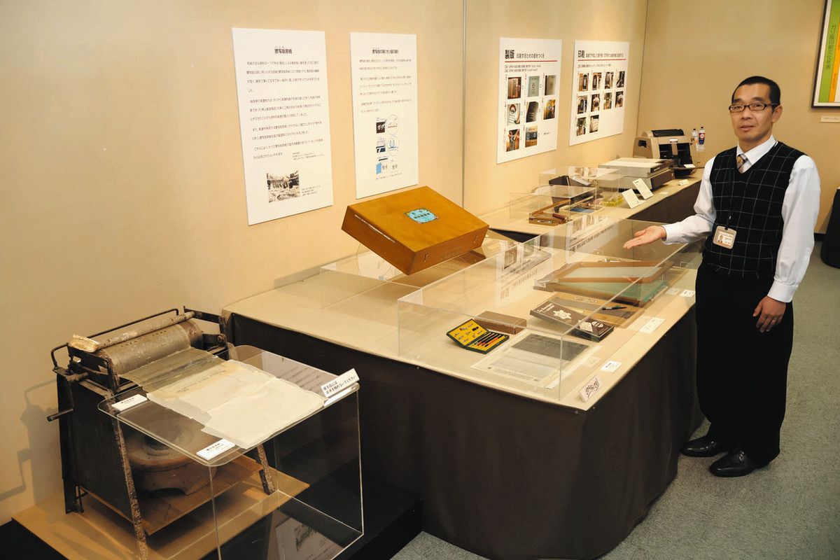 ガリ版印刷」の技術に焦点 美濃和紙の里会館で謄写版器や鉄筆など展示