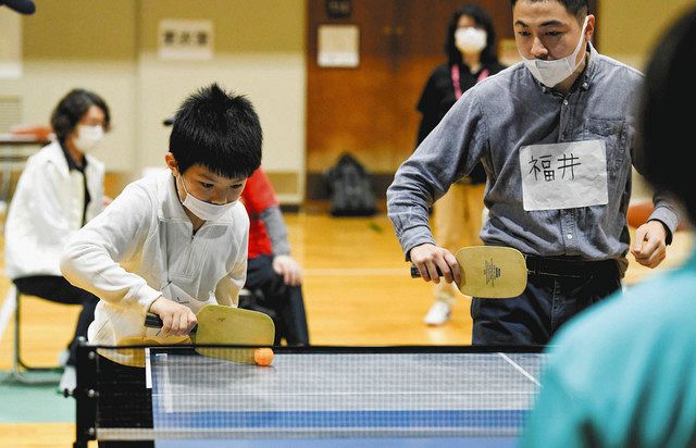 耳を澄まして緊迫ラリー 津でｓｓピンポン交流大会 中日新聞web