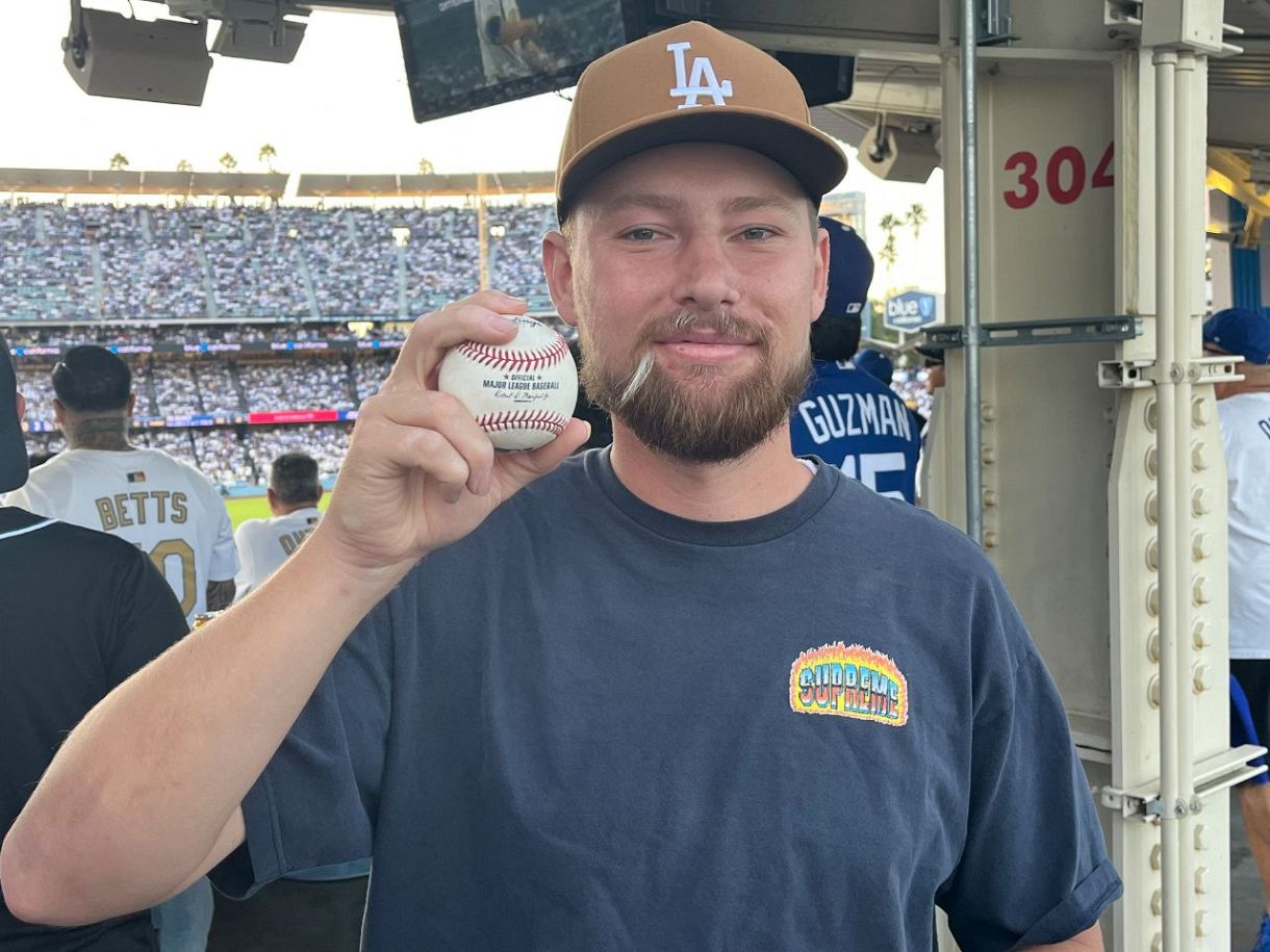 【記念出品】大谷選手　PO史上初二刀流出場決定！等身大パネルスタンド 記念出品】大谷選手 PO史上初二刀流出場決定！等身大パネル