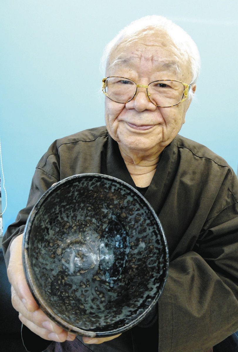 木の葉輝く茶碗 射水に見に来て 長春天山さん2、3日個展：北陸中日