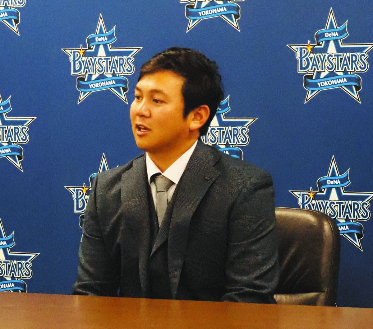 DeNA・山崎康晃が契約更改、年俸3億円で6年契約中 帝京先輩・石橋