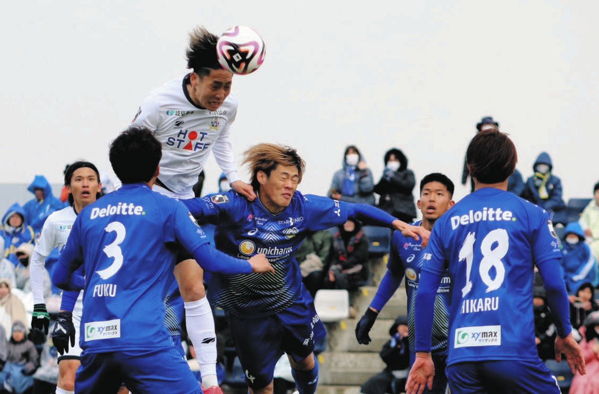 FC岐阜、田口裕也選手が2ゴール！今季アウェー初白星 首位FC今治を