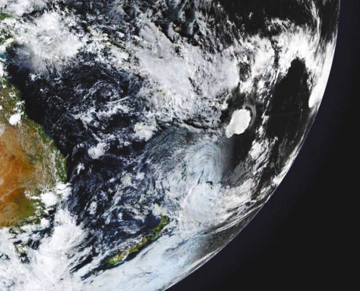 気象衛星の画像でとらえられたトンガ付近の海底噴火