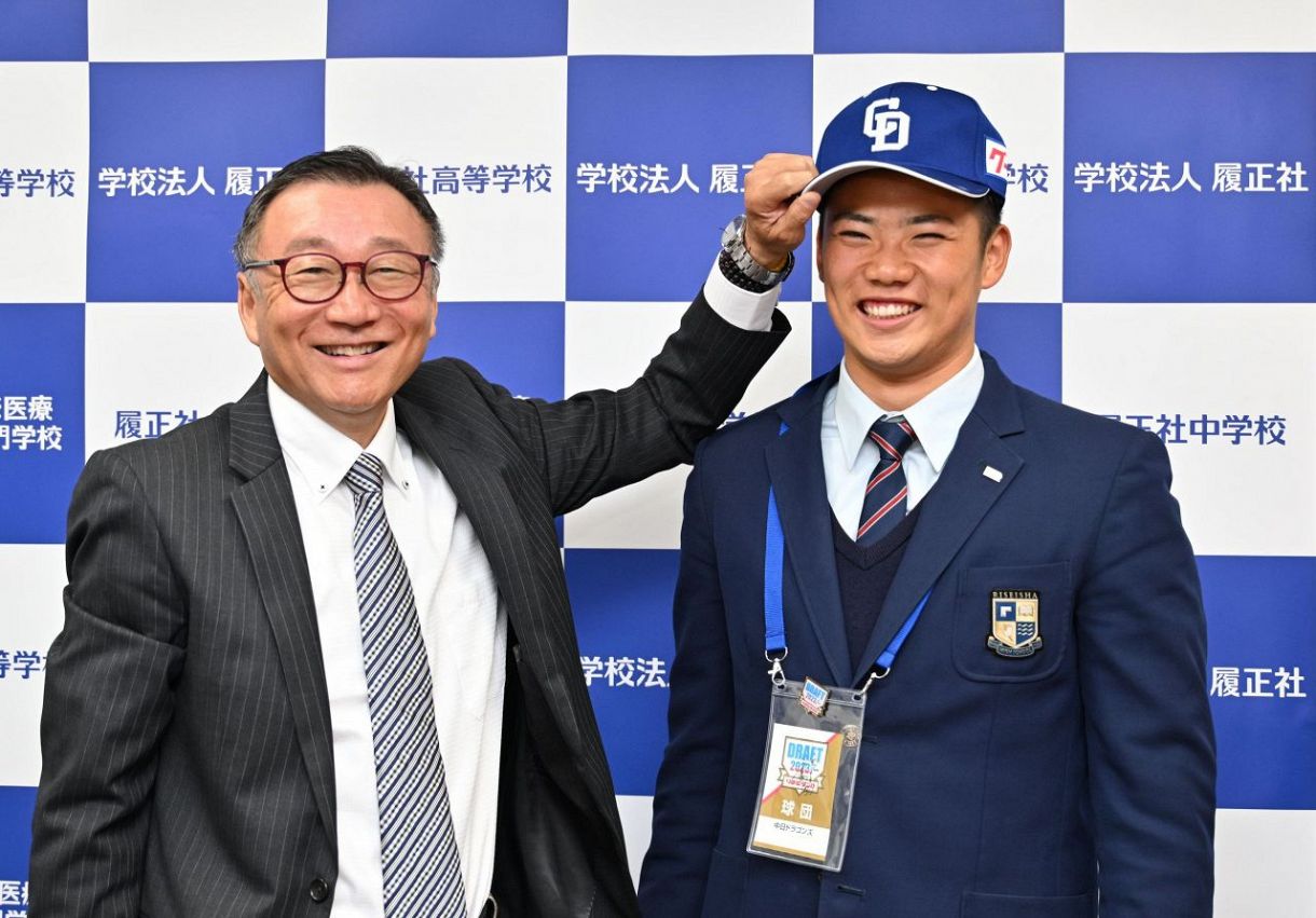 数量は多 中日4位・福田幸之介、履正社高で指名あいさつ ドラフト唯一の 応援グッズ