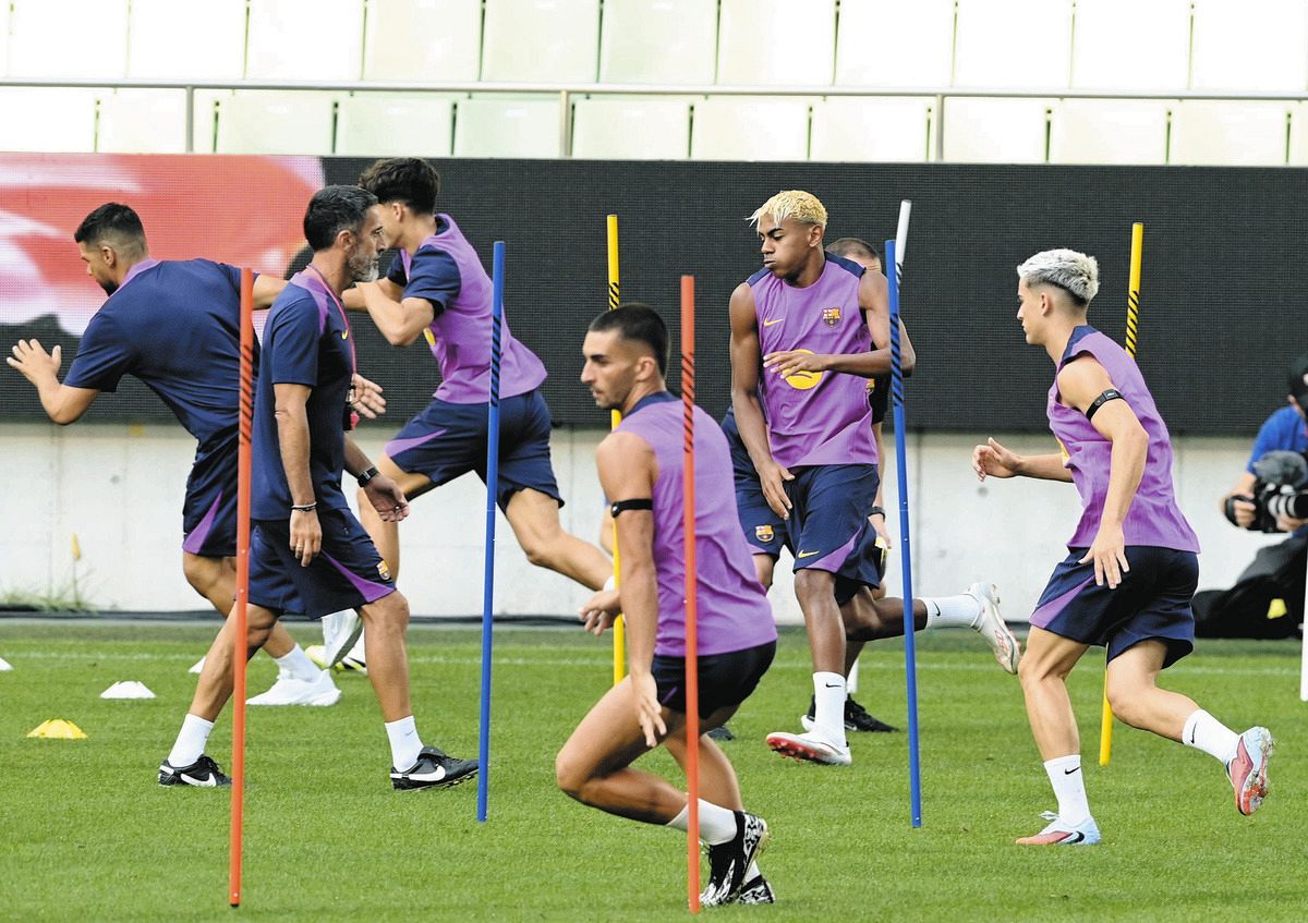 バルセロナが神戸戦へ向け初練習、「自腹でツアー救った」三木谷浩史