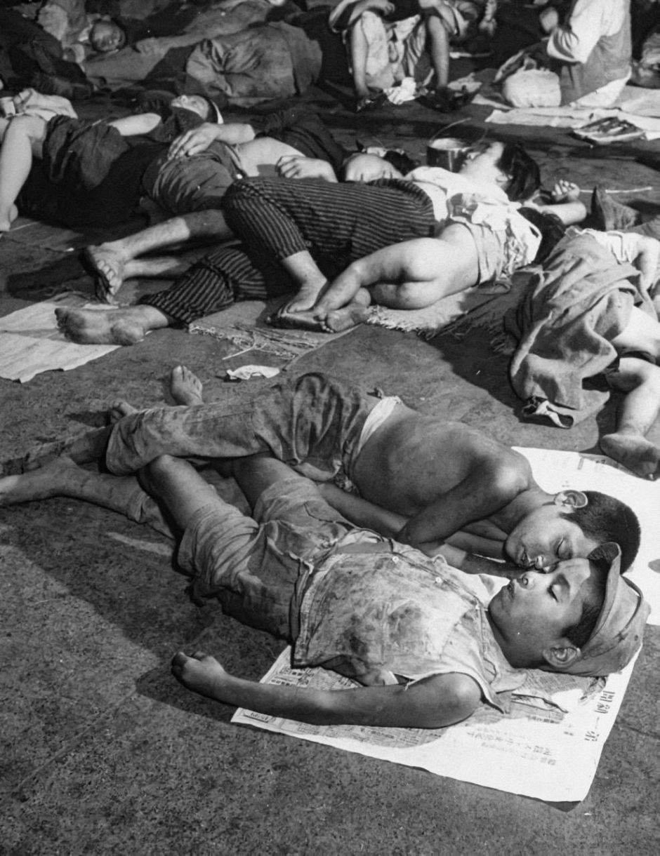 戦後せんご75年】なるほど！取材しゅざいノート＜白黒写真し