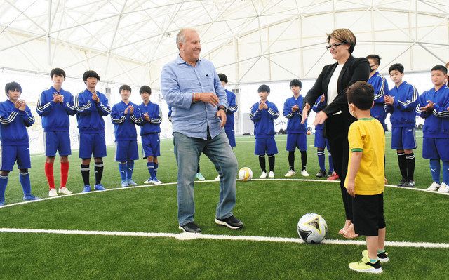 富山 ジーコ氏が監修 射水にサッカースクール １０月開校 人を育てたい 北陸中日新聞web