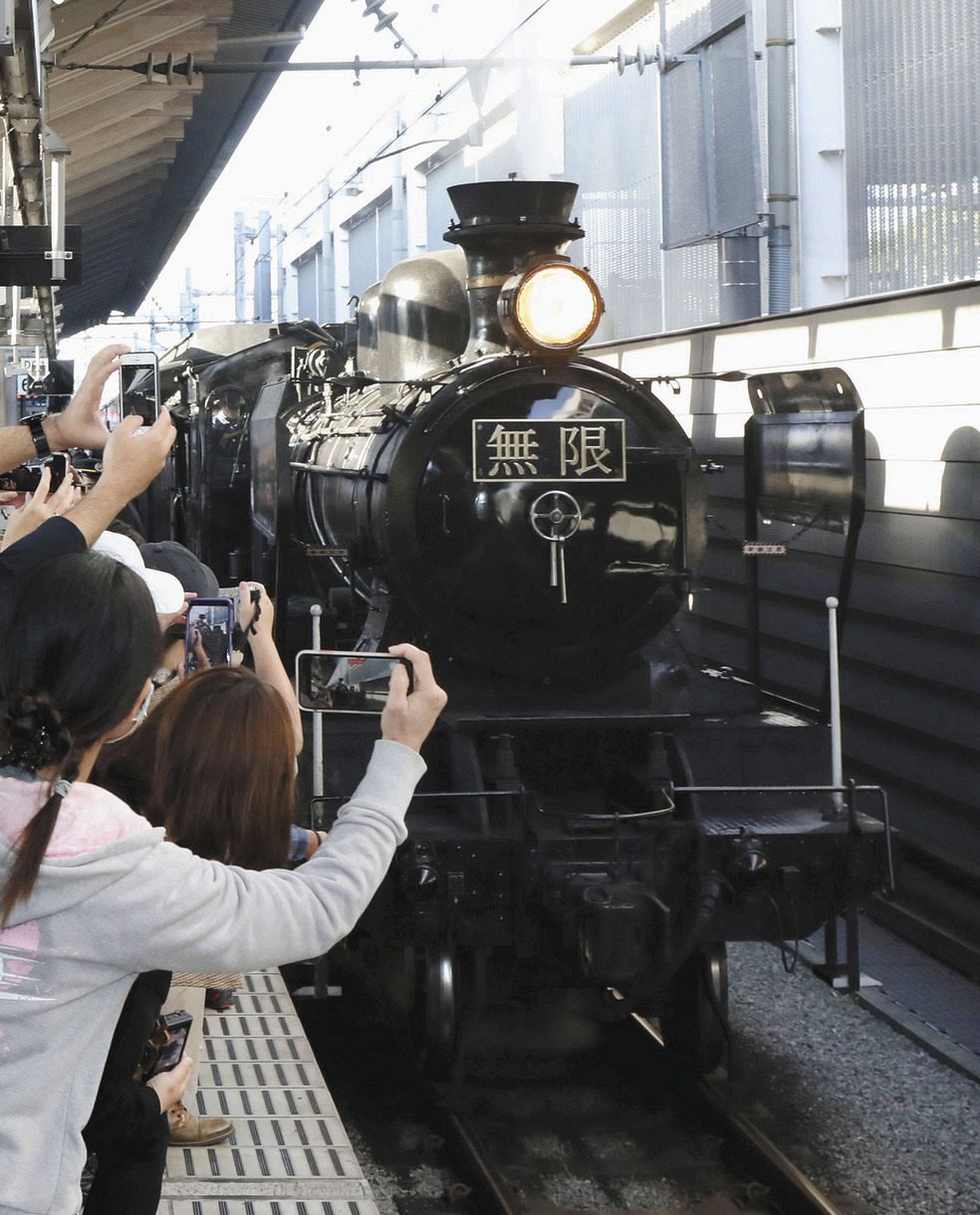 写真 Jr熊本駅のホームに入る 無限列車 中日スポーツ 東京中日スポーツ