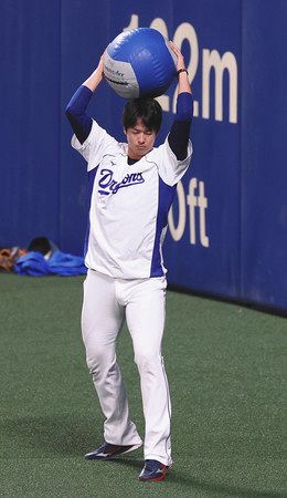 サッカーの長友さんの本を見て 練習時間少なくても梅津は自室で体幹トレに励む 中日スポーツ 東京中日スポーツ