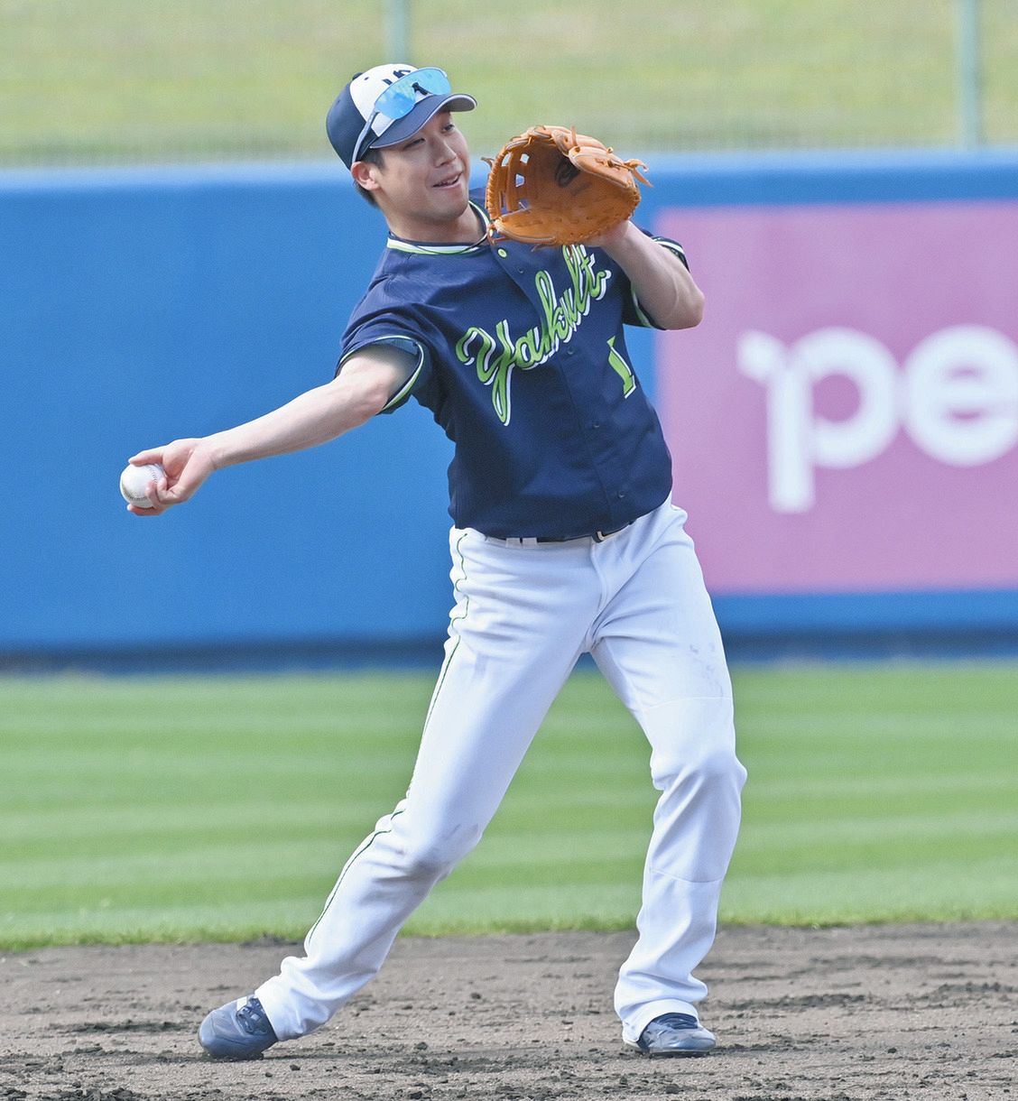 ヤクルト】WBC日本代表・山田哲人が志願の特守 取材に「乱入」した元中日・平田さんと「寸劇」披露：中日スポーツ・東京中日スポーツ
