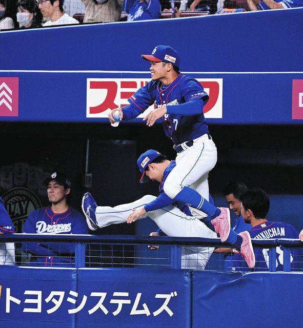 〇8-7広 中日・根尾昂が覚醒の片りん 「投打二刀流」で奮闘：中日新聞Web