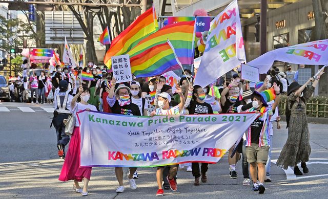 北陸初LGBTQパレード「今日は金沢を心から好きだと思った日」 虹色の