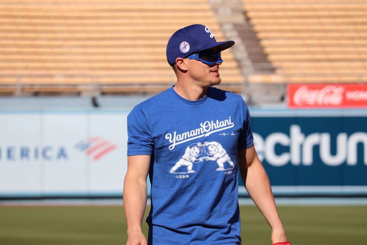 キケヘルナンデス　実使用　実打球　ボール　検索) サイン　Tシャツ　大谷翔平 おしゃれ番長」 キケ、違う背番号のドジャースシャツで球場入り… 試合