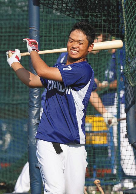 試合前の練習でバットを振る根尾 中日スポーツ 東京中日スポーツ 試合前の練習でバットを振る根尾 中日スポーツ 東京中日スポーツ