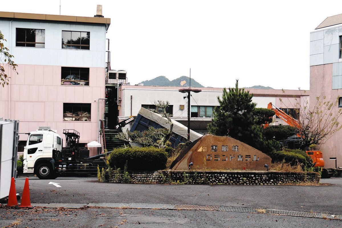 建物が解体されることになった恵那峡グランドホテル＝16日、岐阜県恵那市大井町で