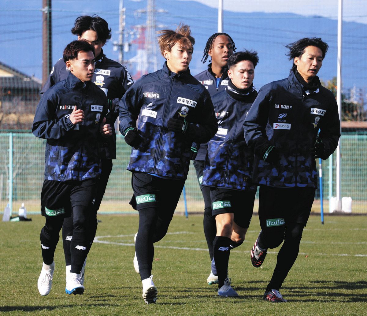 FC岐阜が始動 「百年構想リーグ」に向け今年初の全体練習：中日新聞Web
