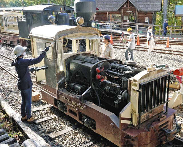 ディーゼル機関車が再生発信 上松町観光協、林鉄時代の姿に塗り直し