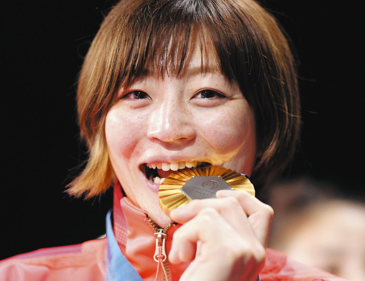 真鍮製サラスワティ知識の女神。最も美しく輝く顔を持つ 高校で終えるつもりの柔道、パティシエの道も考えたけど… 31歳角田夏実