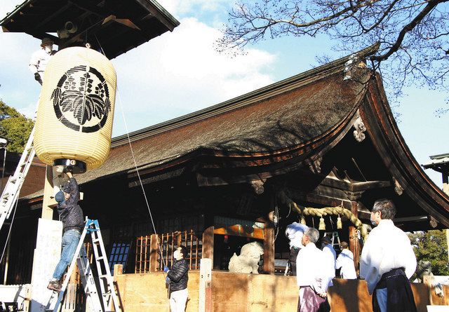 汚れ落とし、すがすがしい新年へ 稲沢・国府宮、一宮・真清田神社:中