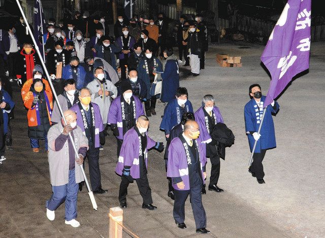 御柱祭「良い柱曳きたい」抽籤祈願始まる 諏訪の上社本宮：中日新聞Web