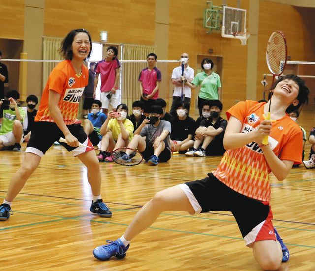 バドミントン フクヒロ が高校生激励 県総体会場を訪問 中日新聞web
