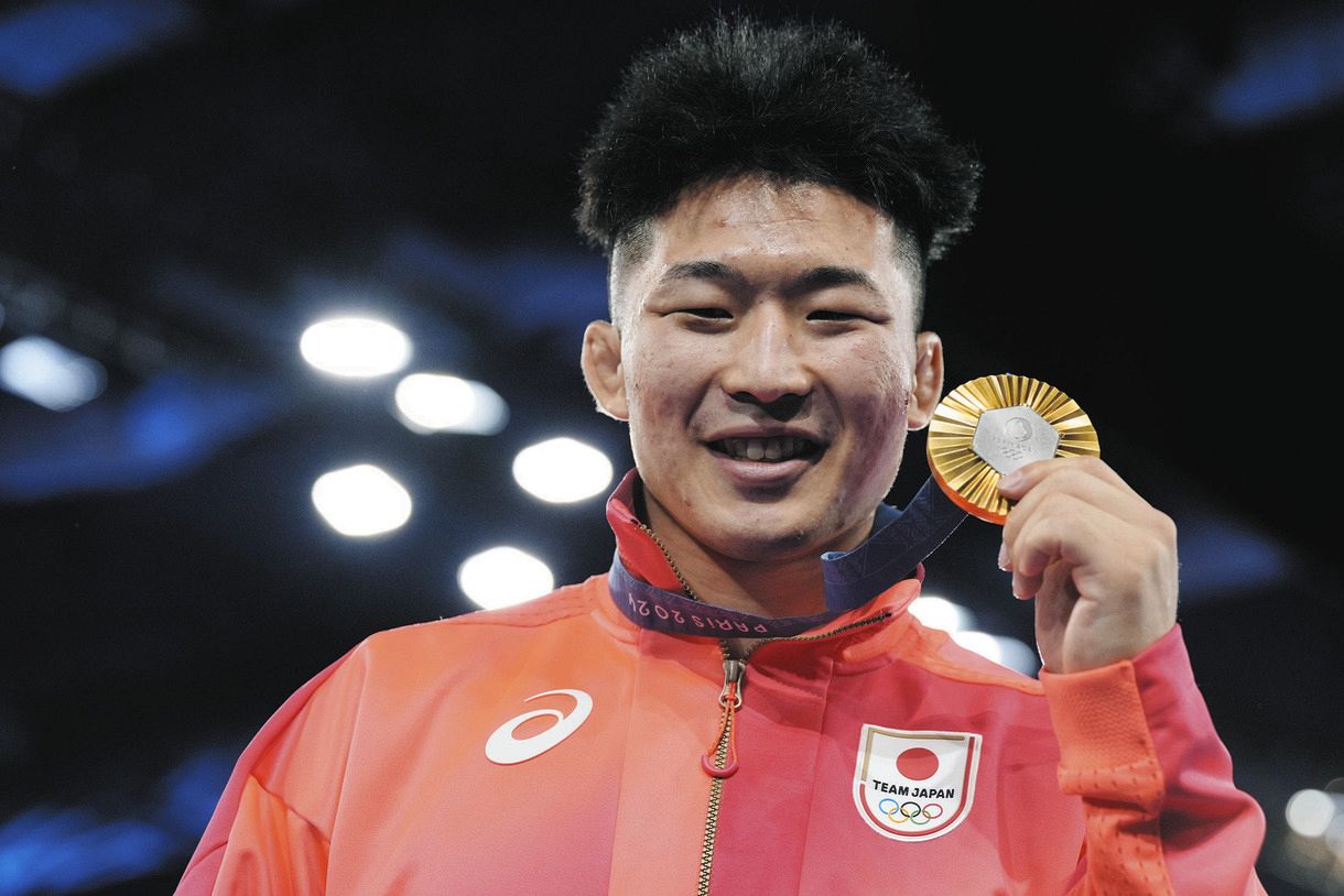 日本代表選手団公式記念メダル　値下げしました。 体操・岡慎之助が個人総合で金メダル「航平さんのように勝ち続け