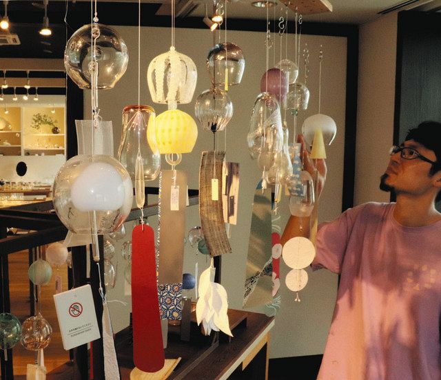 五感で “涼” 感じて 富山ガラス工房で風鈴展示：北陸中日新聞Web