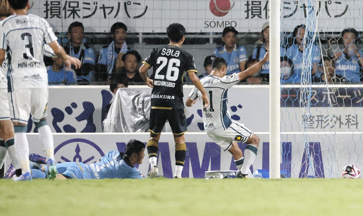 ジュビロ磐田 札幌に0－2で完封負け 攻撃の足並みそろわず：中日新聞