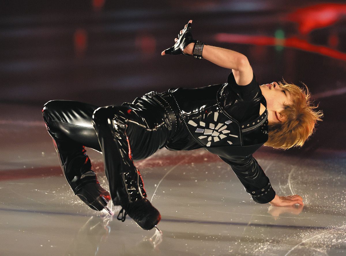 写真特集】宇野昌磨さんのアイスショー開幕、7人熱演 本田真凜さんとの