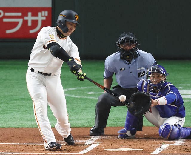 巨人 丸 うまく拾うことができました 中日 吉見のフォークすくい上げ右翼席最前列へ先制3ラン 中日スポーツ 東京中日スポーツ 巨人 丸 うまく拾うことができました 中日 吉見のフォークすくい上げ右翼席最前列へ先制3ラン 中日スポーツ 東京中日スポーツ