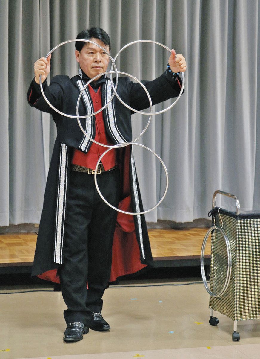 マジックの世界楽しんで 福井奇術同好会60年 26日にショー：日刊
