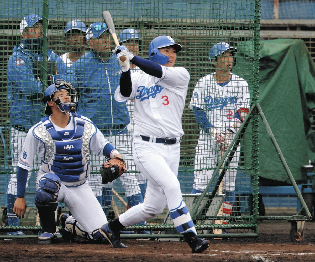 中日・高橋周平、フリー打撃で豪快柵越え 三塁の定位置狙う実力者は
