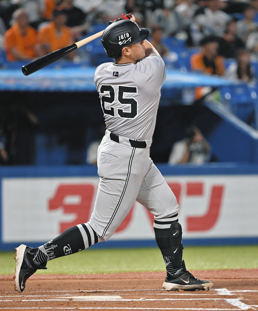 巨人　岡本和真選手　直筆サイン入りボール　投げ入れ　2025年4月下旬 Amazon.co.jp: 読売ジャイアンツ 岡本和真選手直筆サインボール