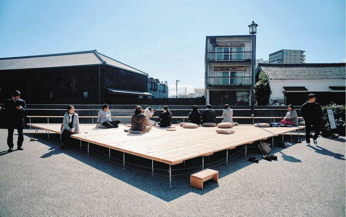 ちた特報＞ 家具や休憩スペース、半田で駅前空間活用の社会実験：中日