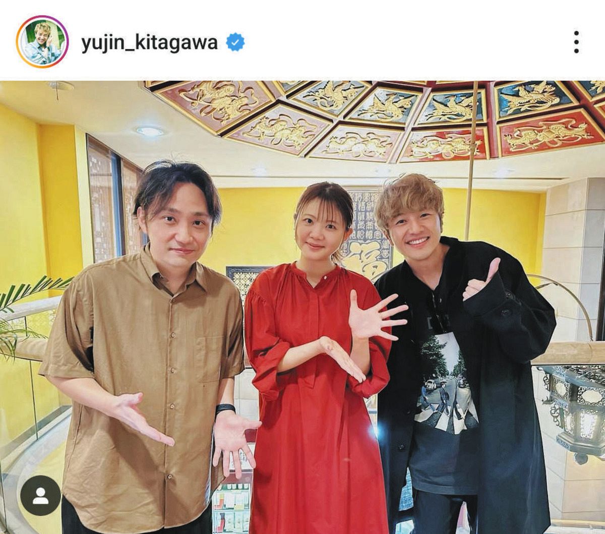 ◇北川悠仁、いきものがかりとのスリーショット【写真】：中日スポーツ 