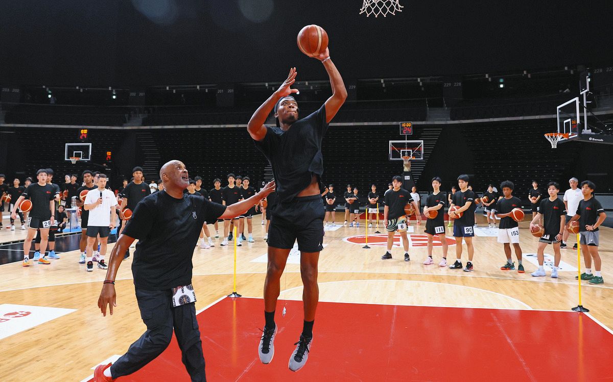 八村塁が「世界トップレベル」として招いたフィル・ハンディさんの指導