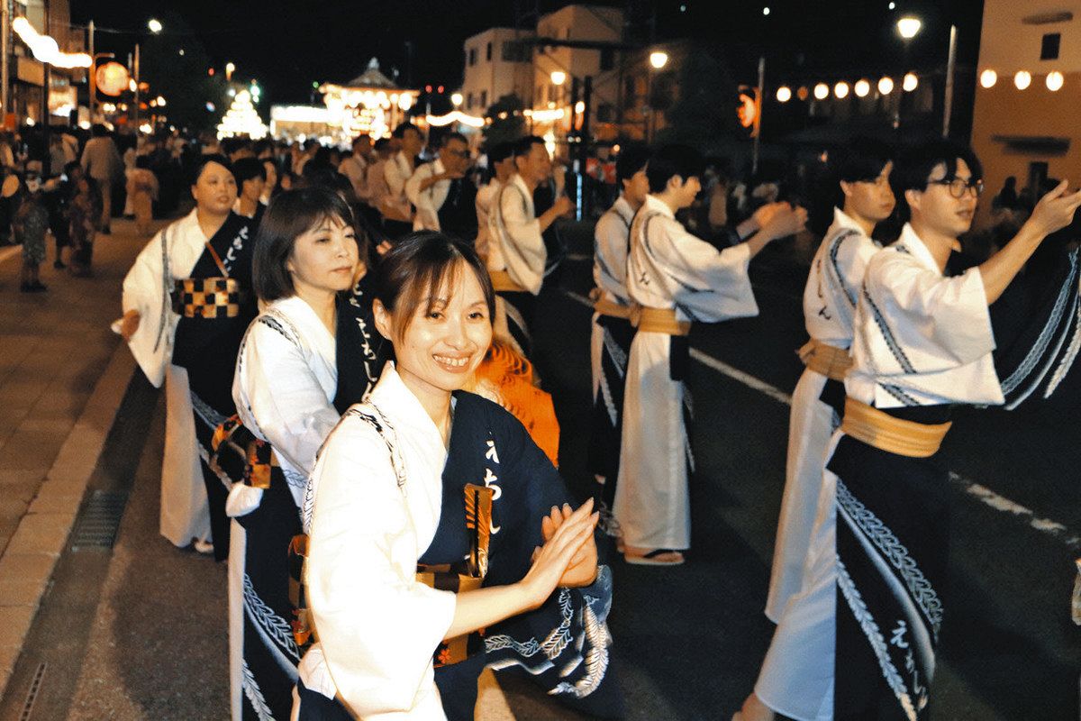 市民総出で盆踊りの輪 越前おおのおどり盛況、「踊達者」決まる：中日新聞Web