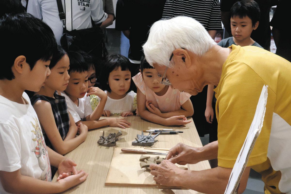 鬼瓦作りの秘伝 「鬼板師」から学ぶ 半田市で親子らワークショップ：中