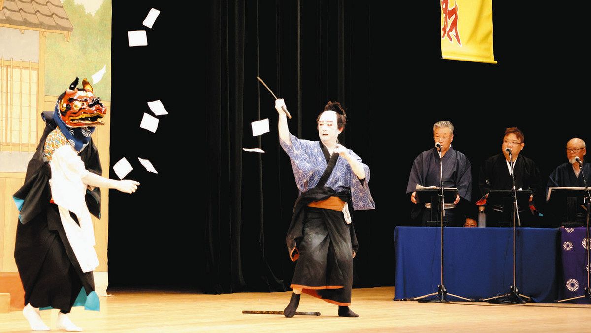 3支部合同で披露した「忠臣蔵七段目」＝関市桜本町の市文化会館で
