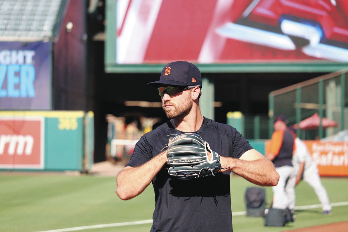 ロジャー・クレメンス MLB最終先発ゲーム 実使用3塁ベース サイン付き マクファーレントイズ MLB ロジャー・クレメンス コクレクターズBOX