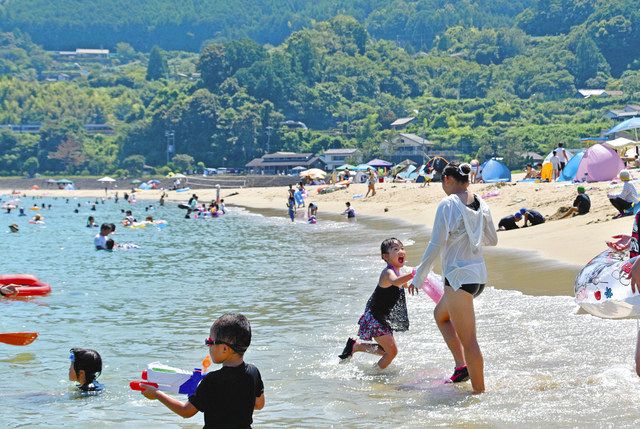 お盆でにぎわう海水浴場 熊野 新鹿観光協会 感染拡大に注意促す 中日新聞web