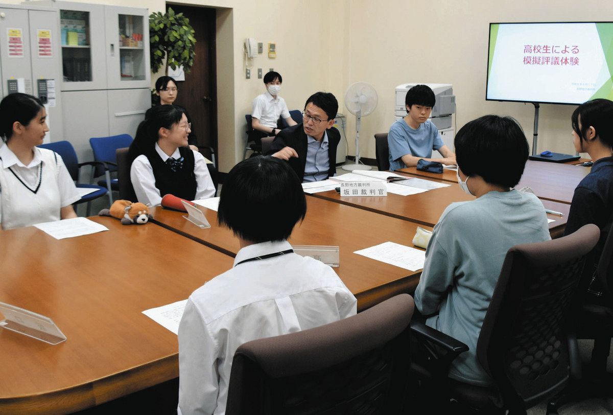 高校生ら「殺人未遂罪」の量刑を議論 長野地裁で「評議」模擬体験:中日新聞Web