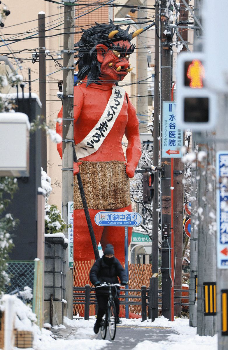節分つり込み祭りへ、高さ7m「赤鬼」お目見え 岐阜市の国道157号、厄
