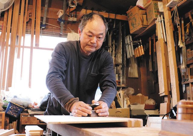伝統を守る匠たち＞（2）松本家具 牧内達朗さん（59）＝松本市島立