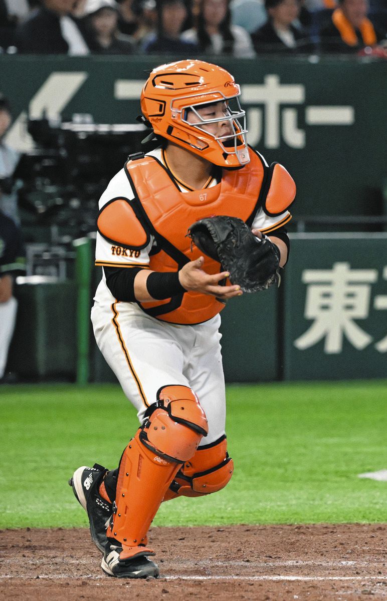 写真】巨人・山瀬慎之助、「さすがにジャイアンツすぎ」ド派手防具：中